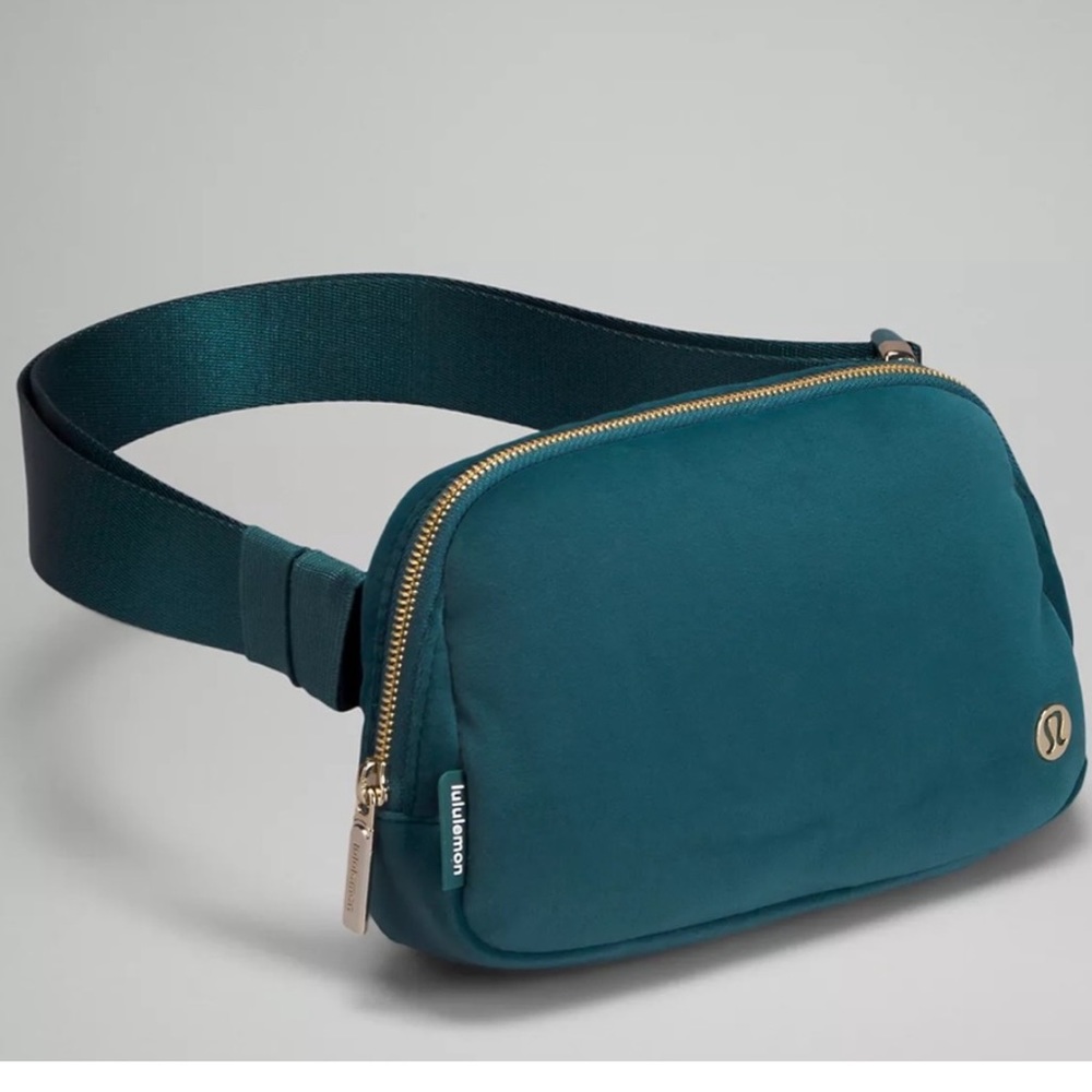 Lululemon Everywhere Belt Bag 1L Velour Jasper Geeen / Gold